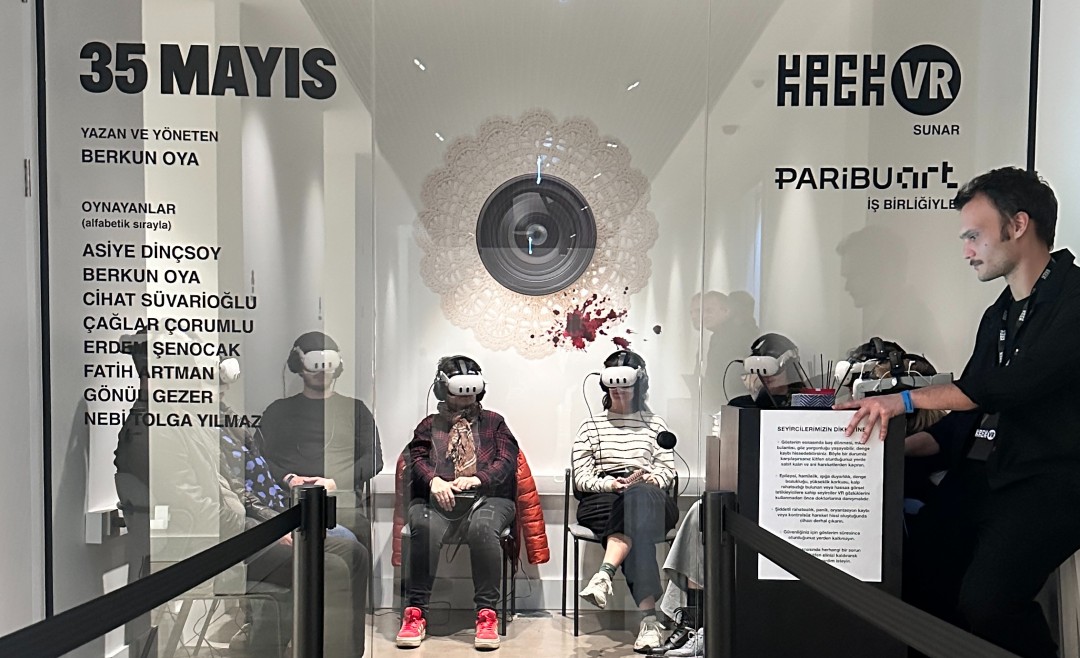 8 seyirci, 8 VR gözlüğü, 2 mekan, 2 hikaye